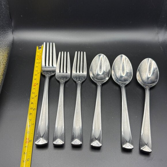 Oneida Lincoln Stainless Steel Flatware Set Forks & Soup Spoons Vintage - Picture 4 of 4